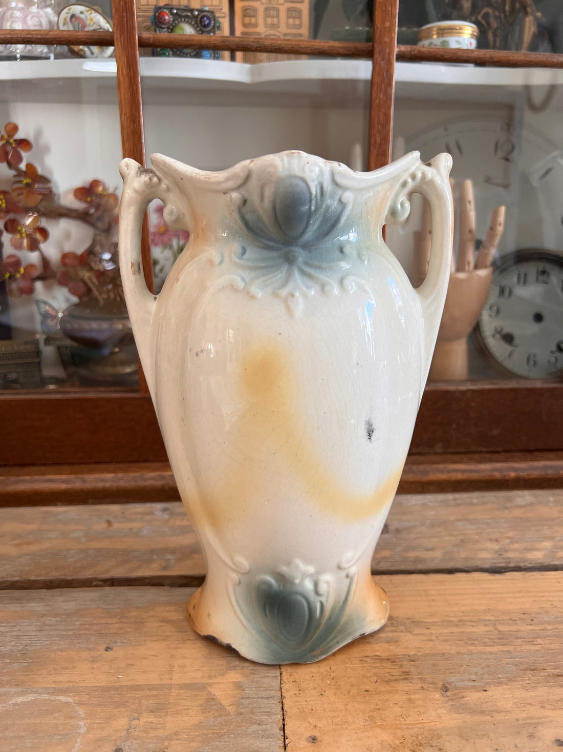Antike Vase mit Kohlmeise