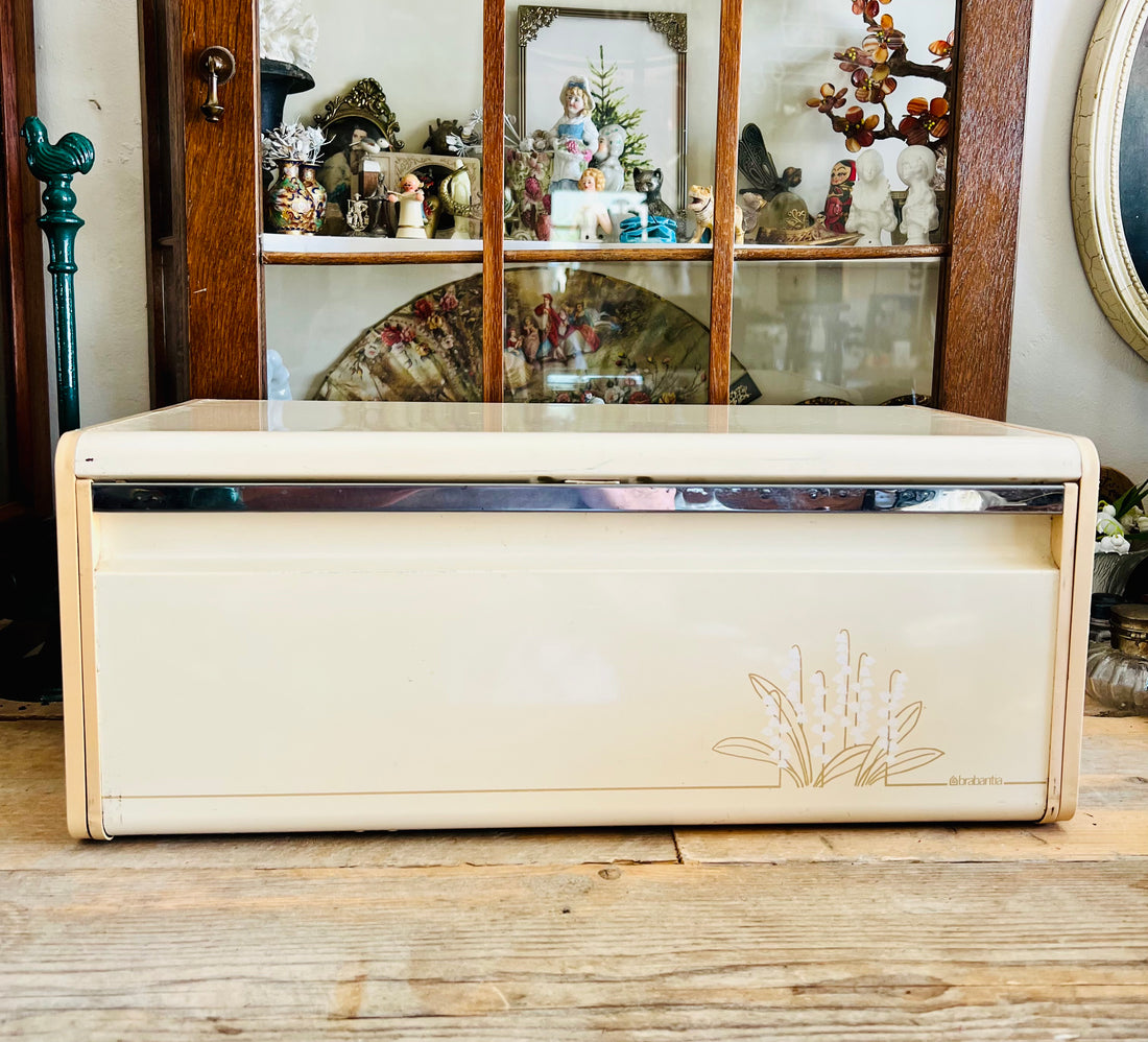 Brabantia broodtrommel beige lelietjes van dalen