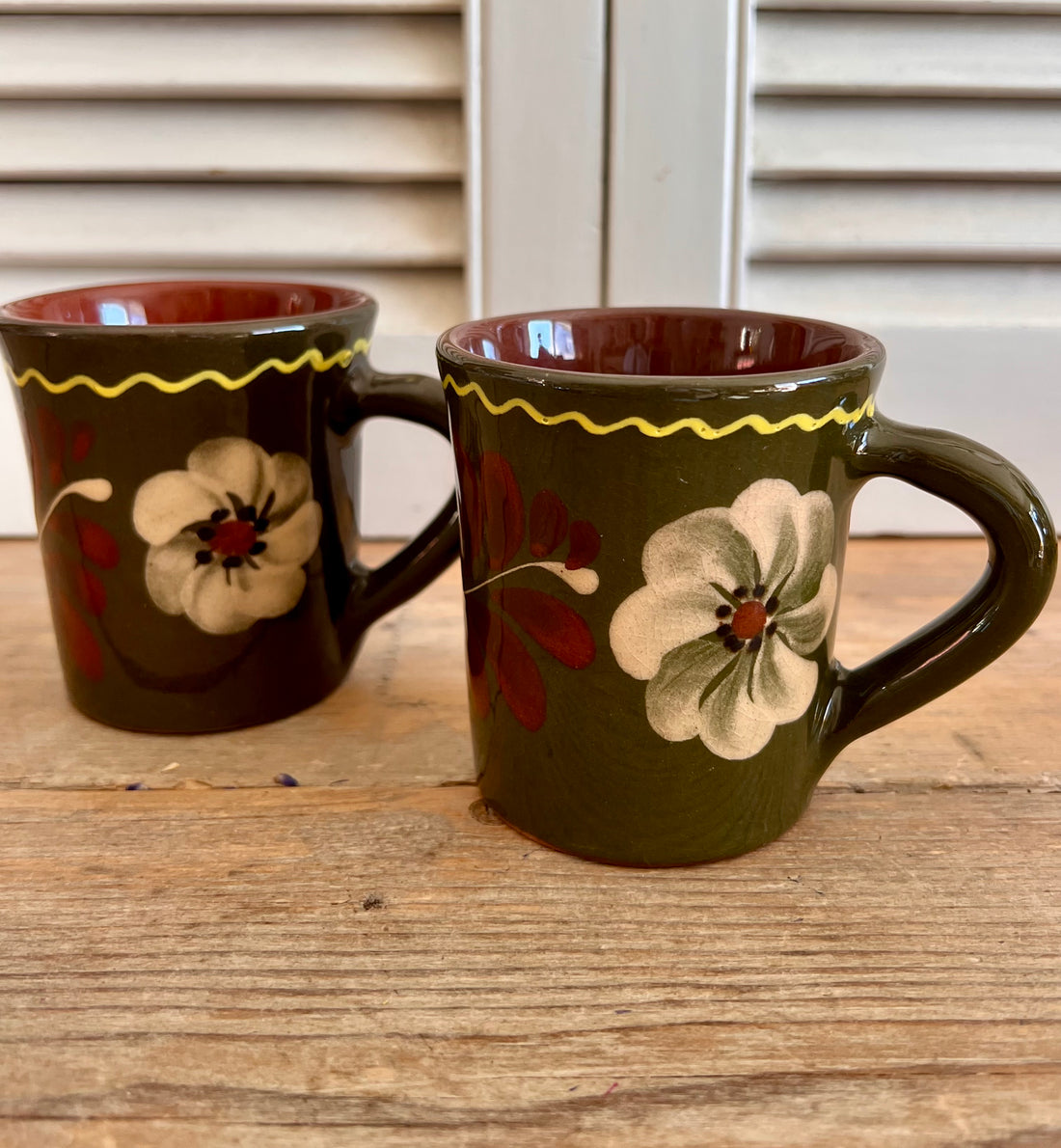 Folklore bekers met bloemmotief