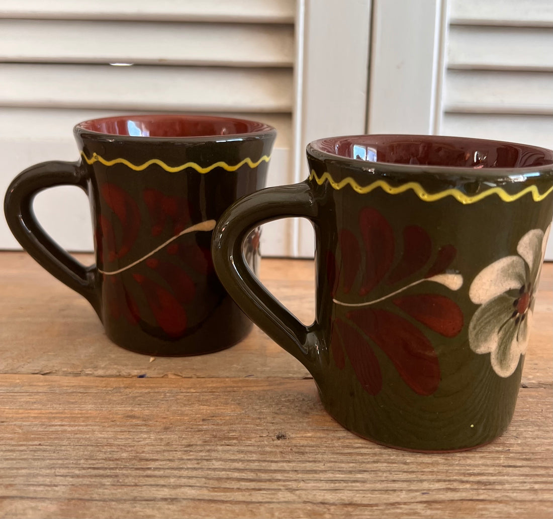 Folklore bekers met bloemmotief