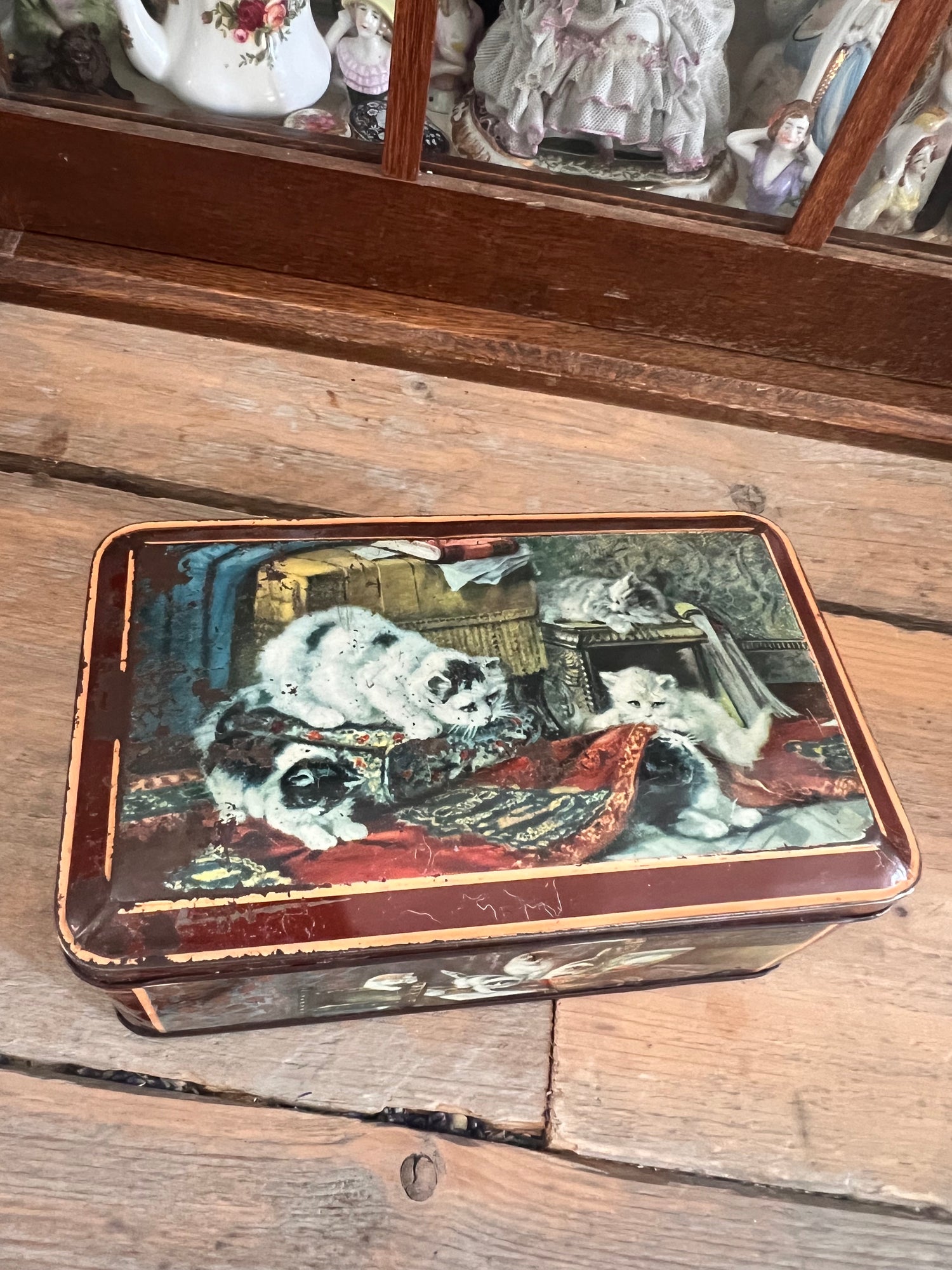 Vintage blik met kittens bruin