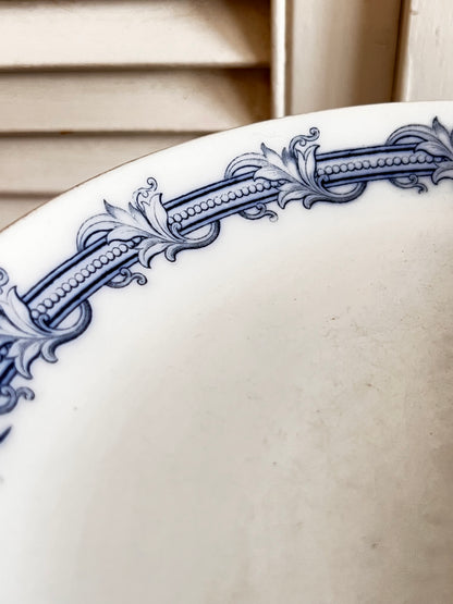 Antieke compotier op voet van Villeroy &amp; Boch , fruitschaal