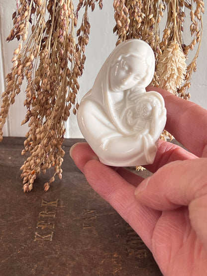 Moeder Maria beeldje wit