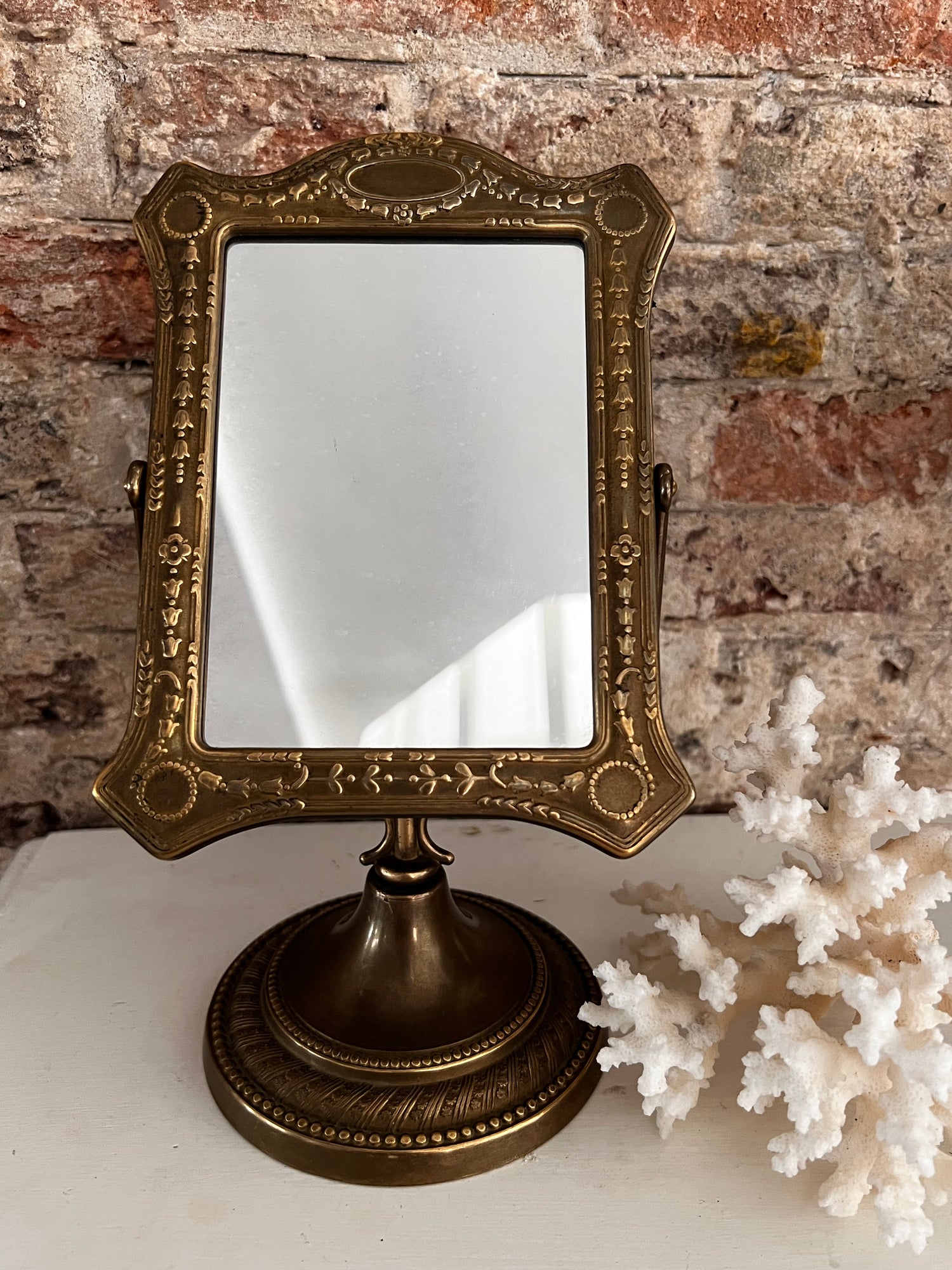 Vintage tafelspiegel van brons 