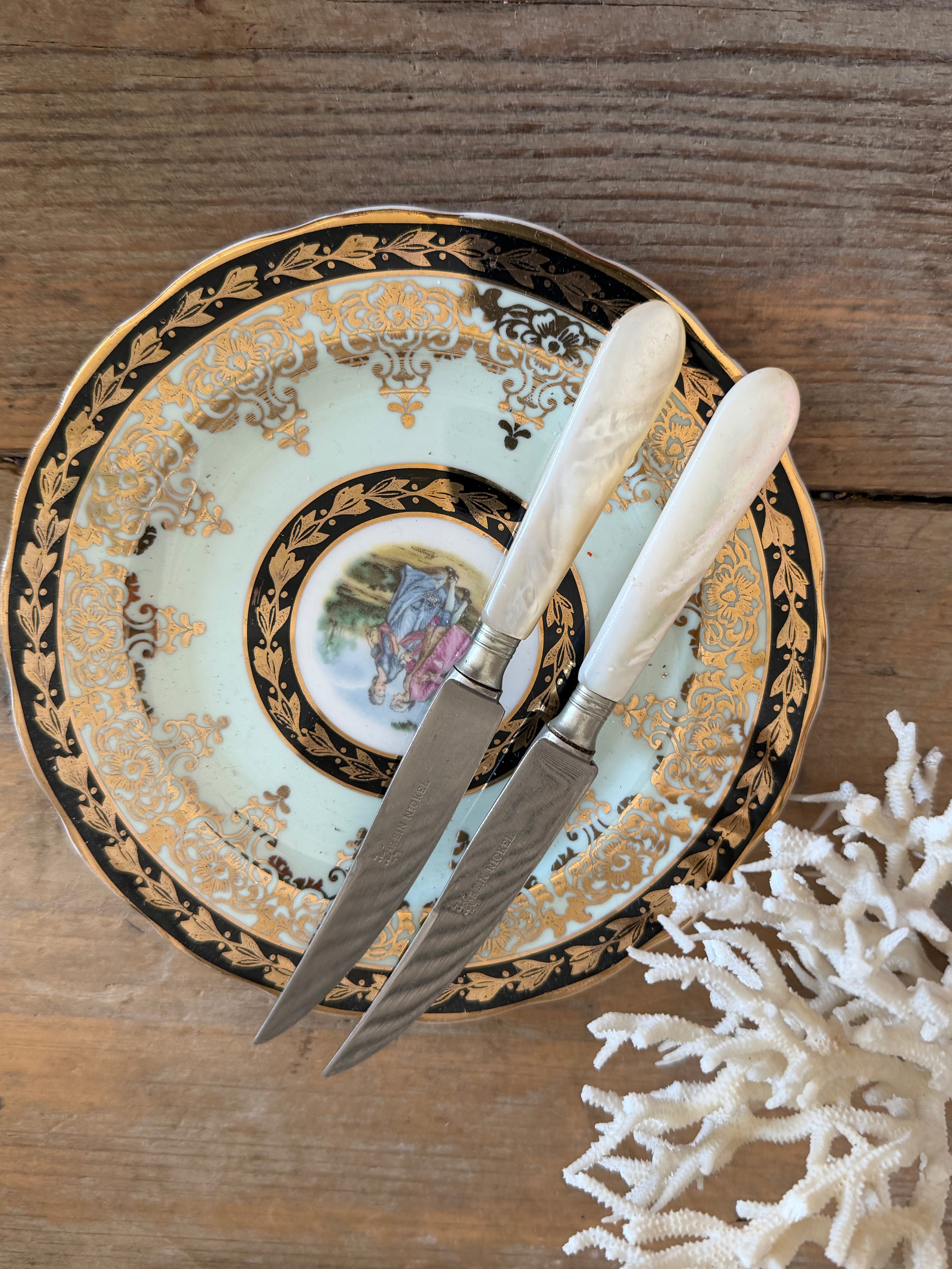 Vintage fruitmesjes met een &