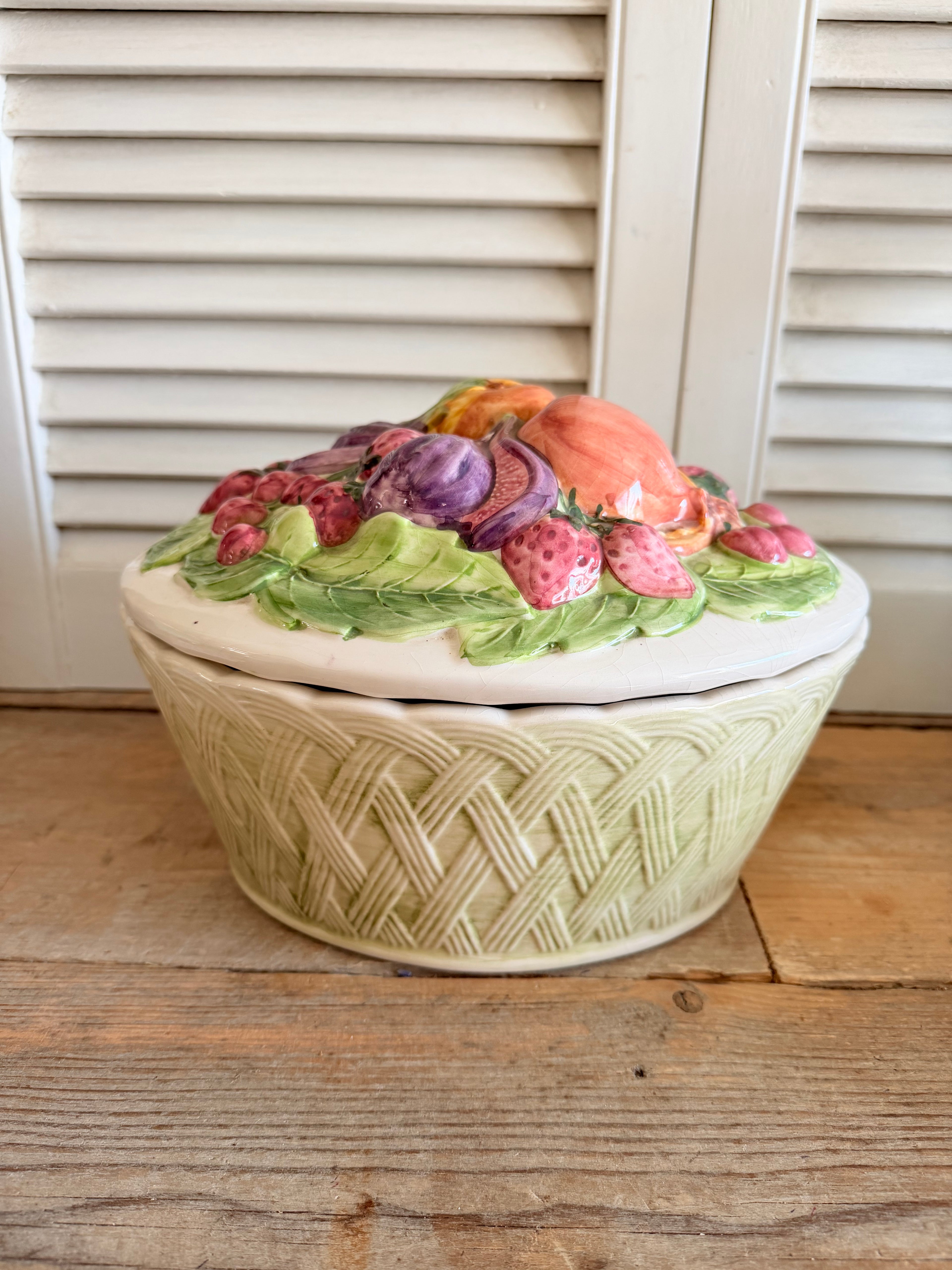 Vintage terrine met fruitdeksel van aardewerk - Bretagne
