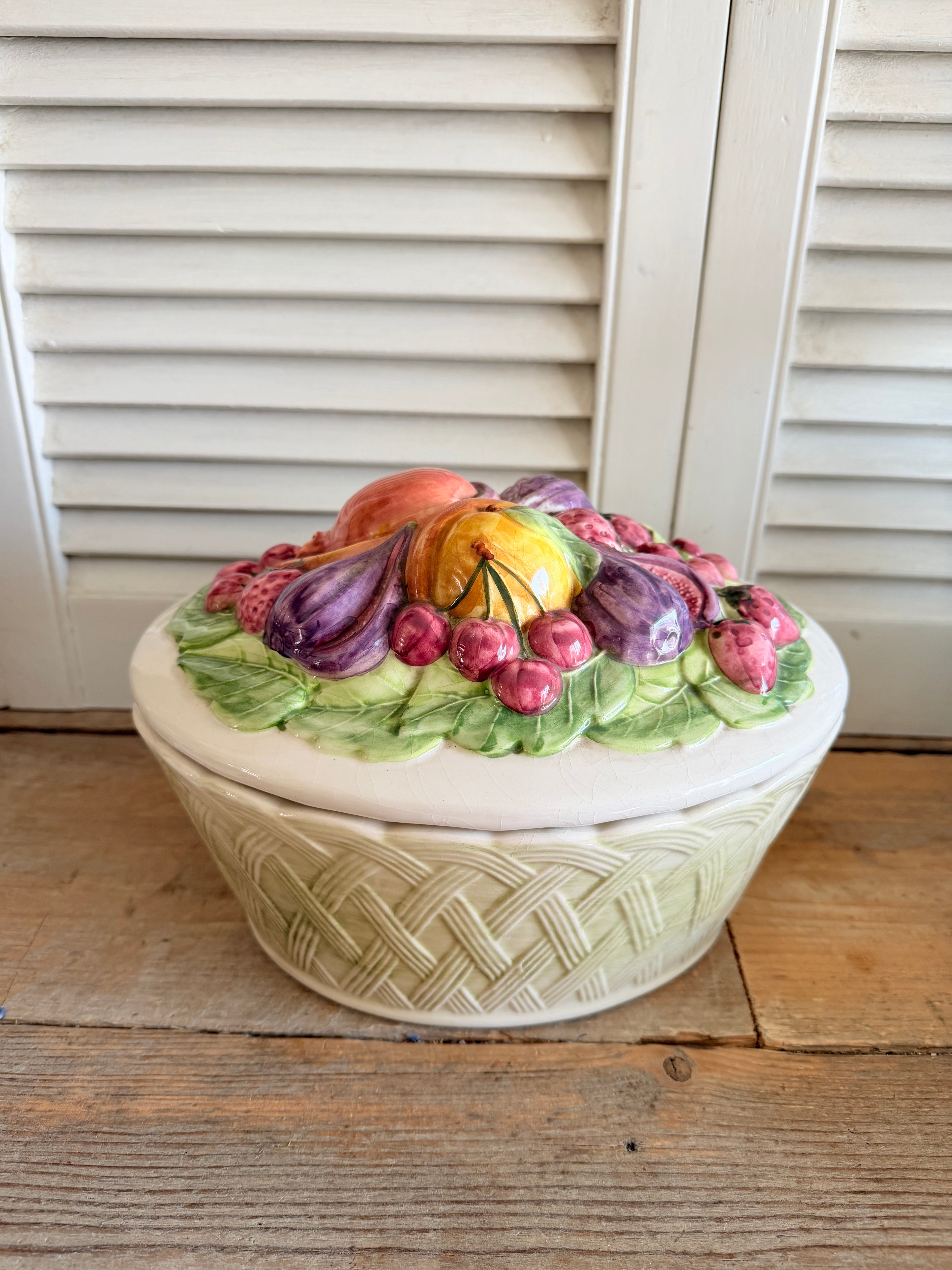 Vintage terrine met fruitdeksel van aardewerk - Bretagne