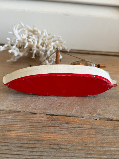 Klein vintage vissersbootje - wit rood