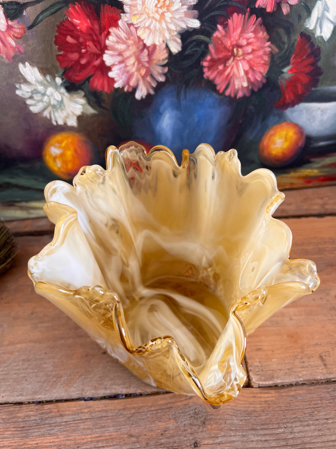 Honingkleurige vaas van bohemia glas