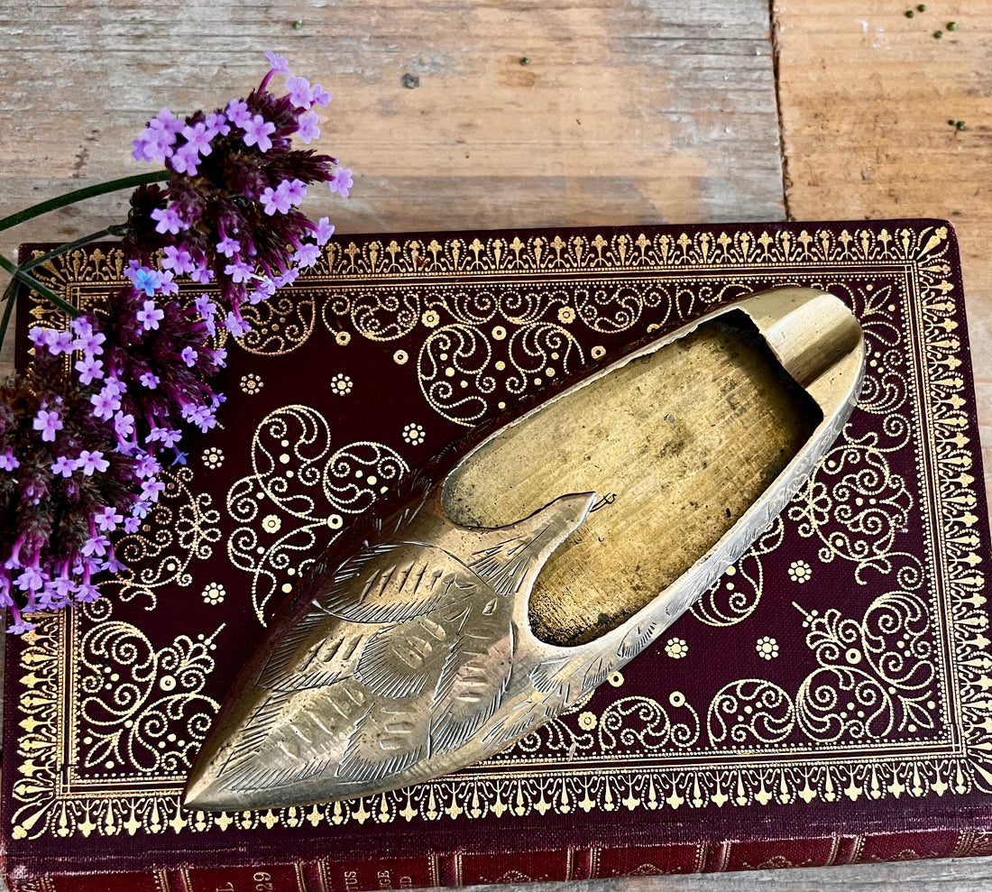 Indiase schoen asbak, messing asbak, handgemaakte Indiase asbak, traditioneel Indiase decoratie, messing tafeldecoratie, unieke asbak India, Indiase jutti asbak