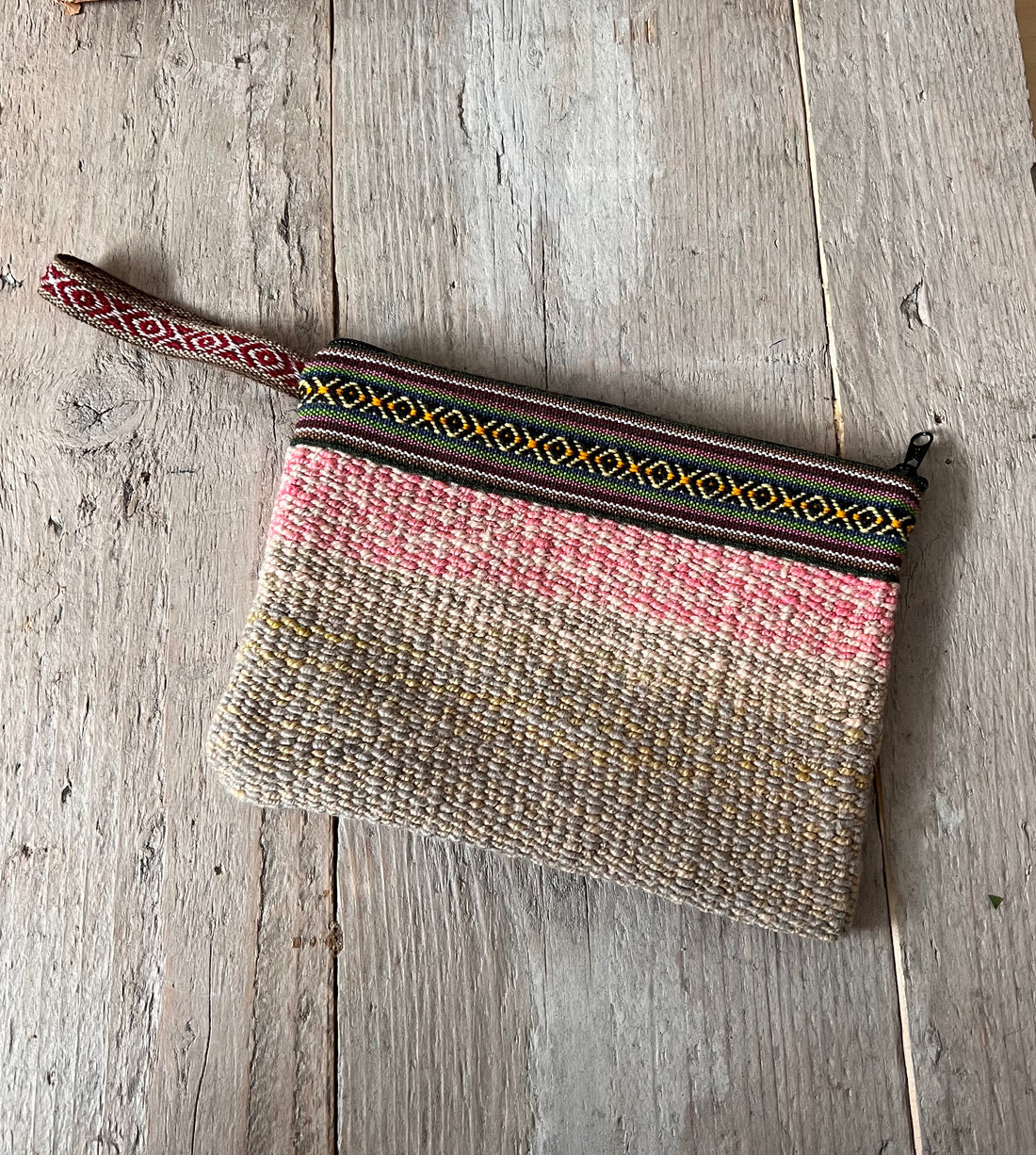 Handgewebte Schminktasche in Pastell