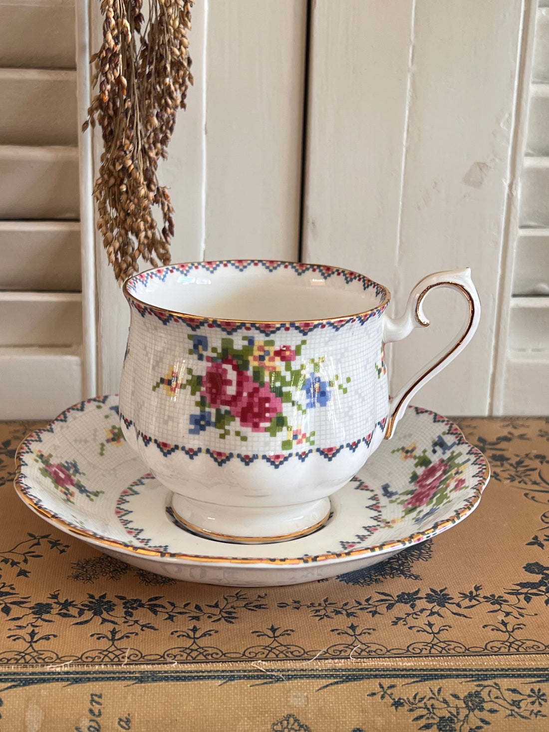 Royal Albert kop en schotel Petit Point