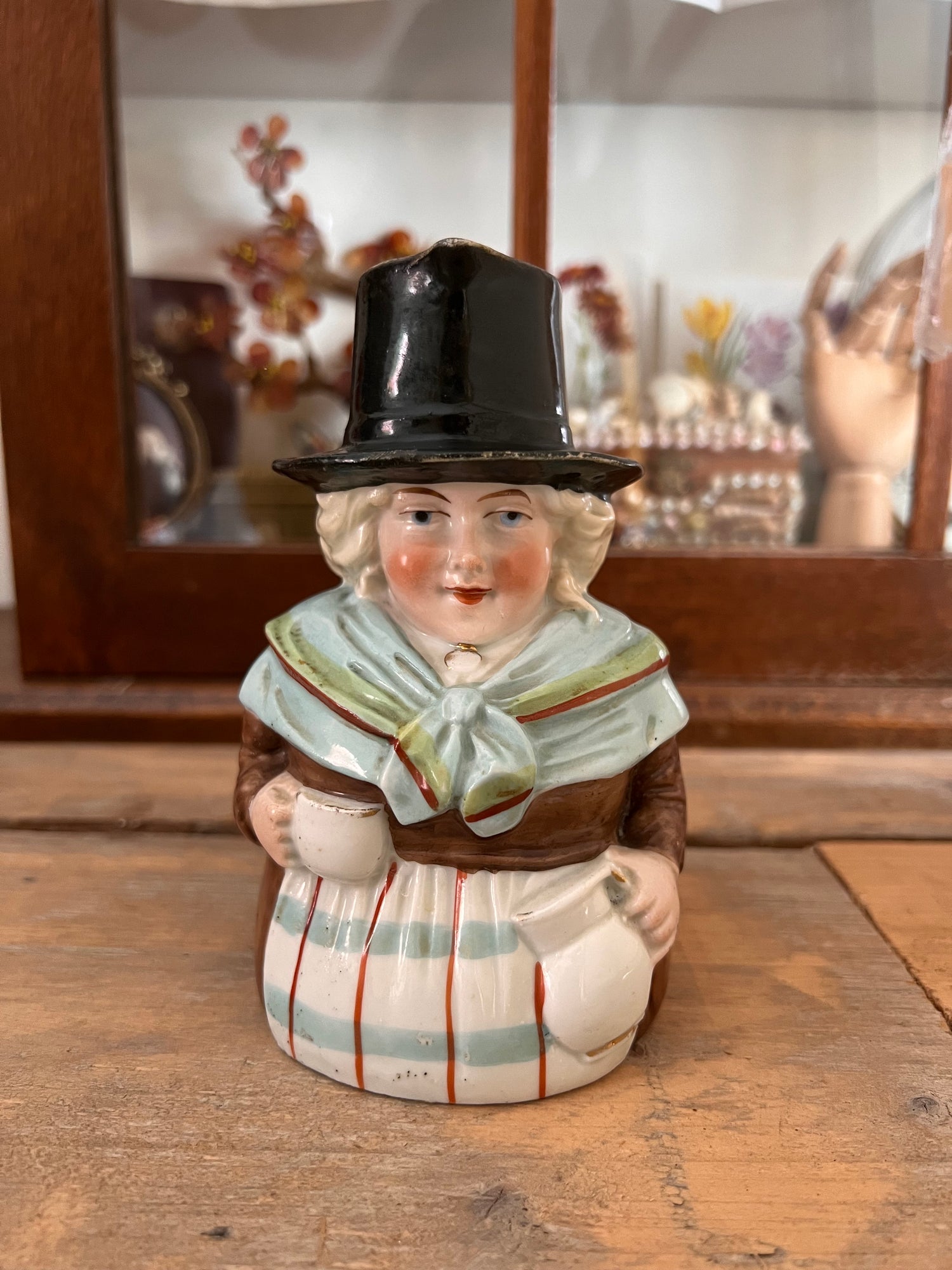 Toby jug &quot;old lady&quot;