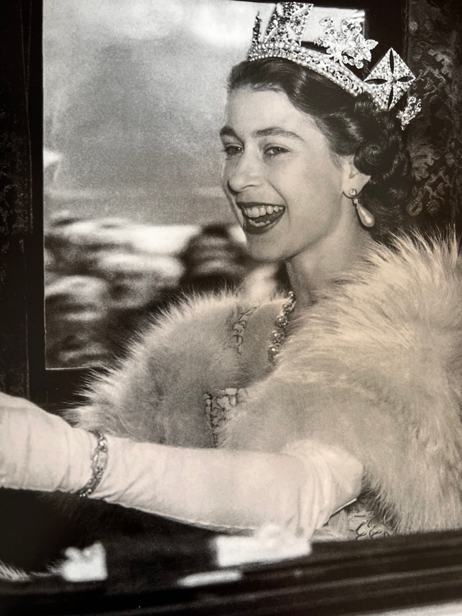 koffietafelboek Queen Elisabeth, Her Majesty boek Taschen, boek over koningin Elisabeth, drietalig koffietafelboek, luxe koffietafelboek, koninklijk levensverhaal boek, cadeauboek Queen Elisabeth, Nederlands Engels Duits boek
