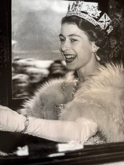 koffietafelboek Queen Elisabeth, Her Majesty boek Taschen, boek over koningin Elisabeth, drietalig koffietafelboek, luxe koffietafelboek, koninklijk levensverhaal boek, cadeauboek Queen Elisabeth, Nederlands Engels Duits boek