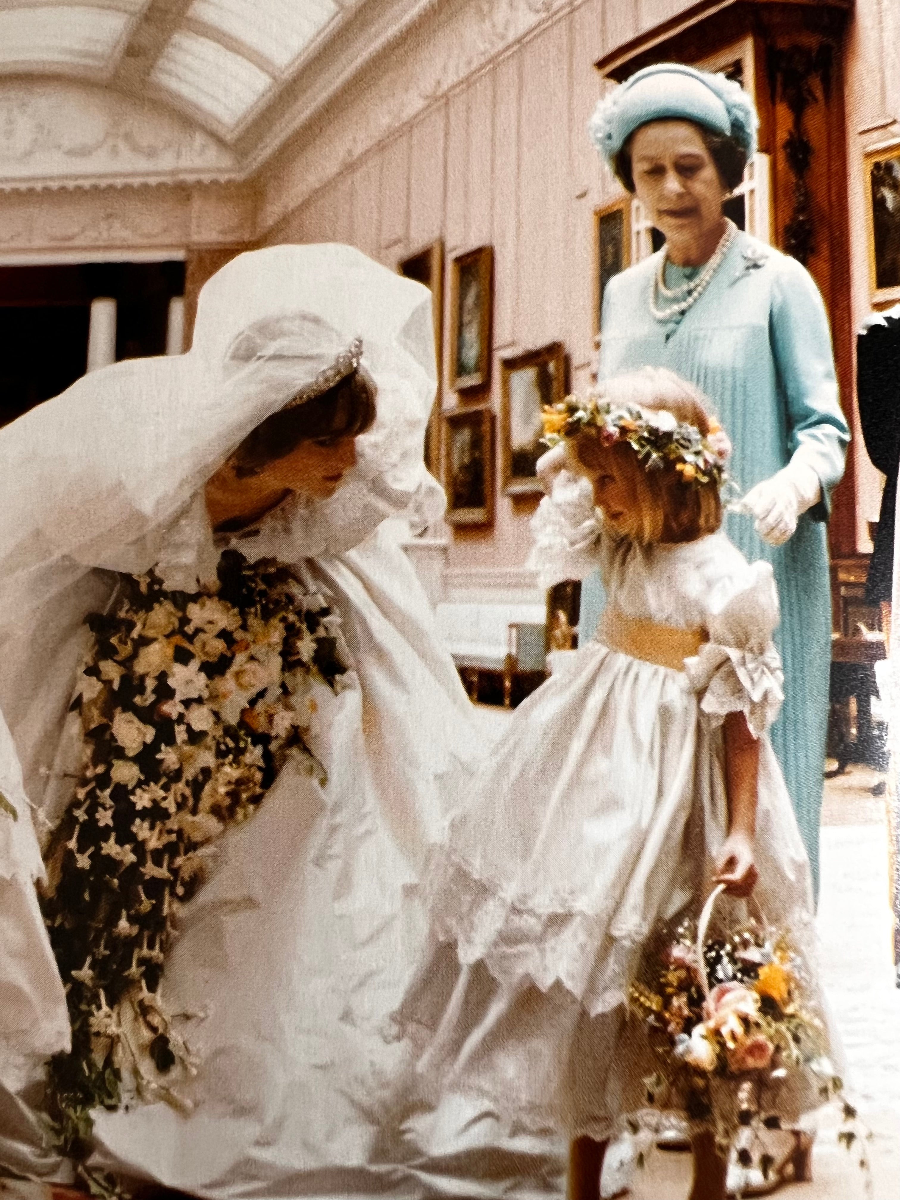 koffietafelboek Queen Elisabeth, Her Majesty boek Taschen, boek over koningin Elisabeth, drietalig koffietafelboek, luxe koffietafelboek, koninklijk levensverhaal boek, cadeauboek Queen Elisabeth, Nederlands Engels Duits boek