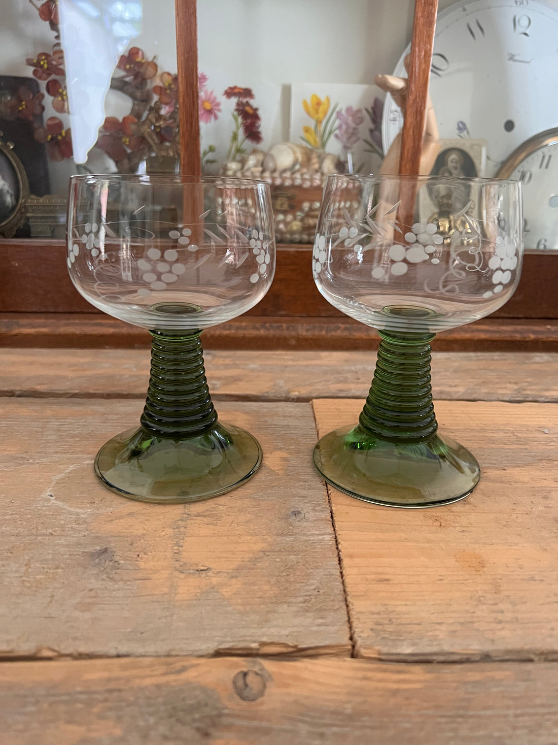Roemer glas met groene voet