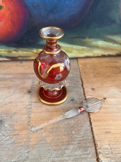 vintage Egyptisch parfumflesje, roze glazen parfumflesje, klein parfumflesje glas, Egyptische parfumfles, exotisch parfumflesje vintage, glazen parfumflesje roze, parfumflesje collectorsitem, vintage parfumflesje kopen.