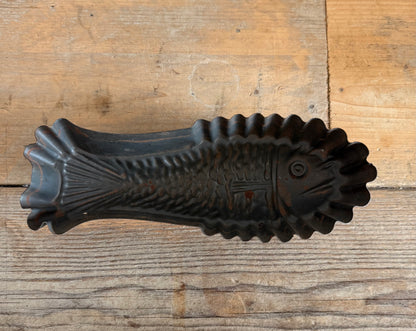 vintage visvorm, metalen bakvorm, brocante keukenaccessoire, landelijke keukendecoratie, Franse brocante, vintage keuken