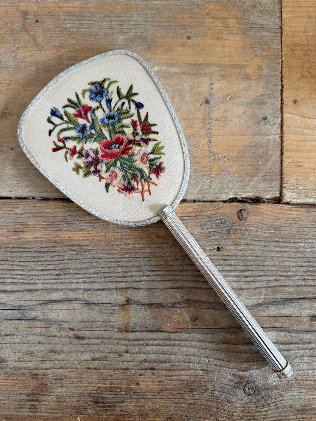 Vintage handspiegel met bloemenborduursel - romanische kaptafel spiegel
