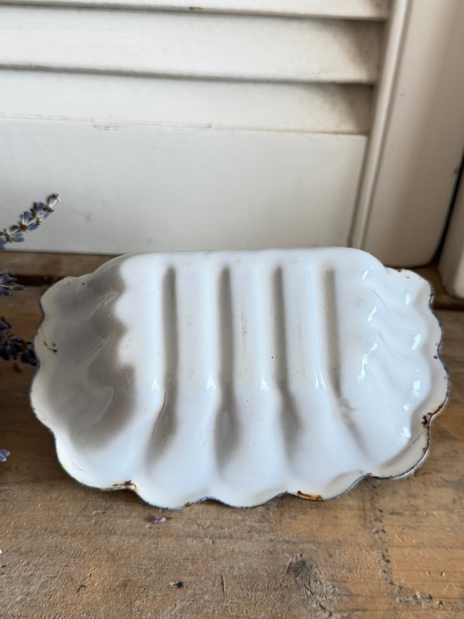 Vintage geëmailleerd wandbakje - landelijk keukenaccessoire