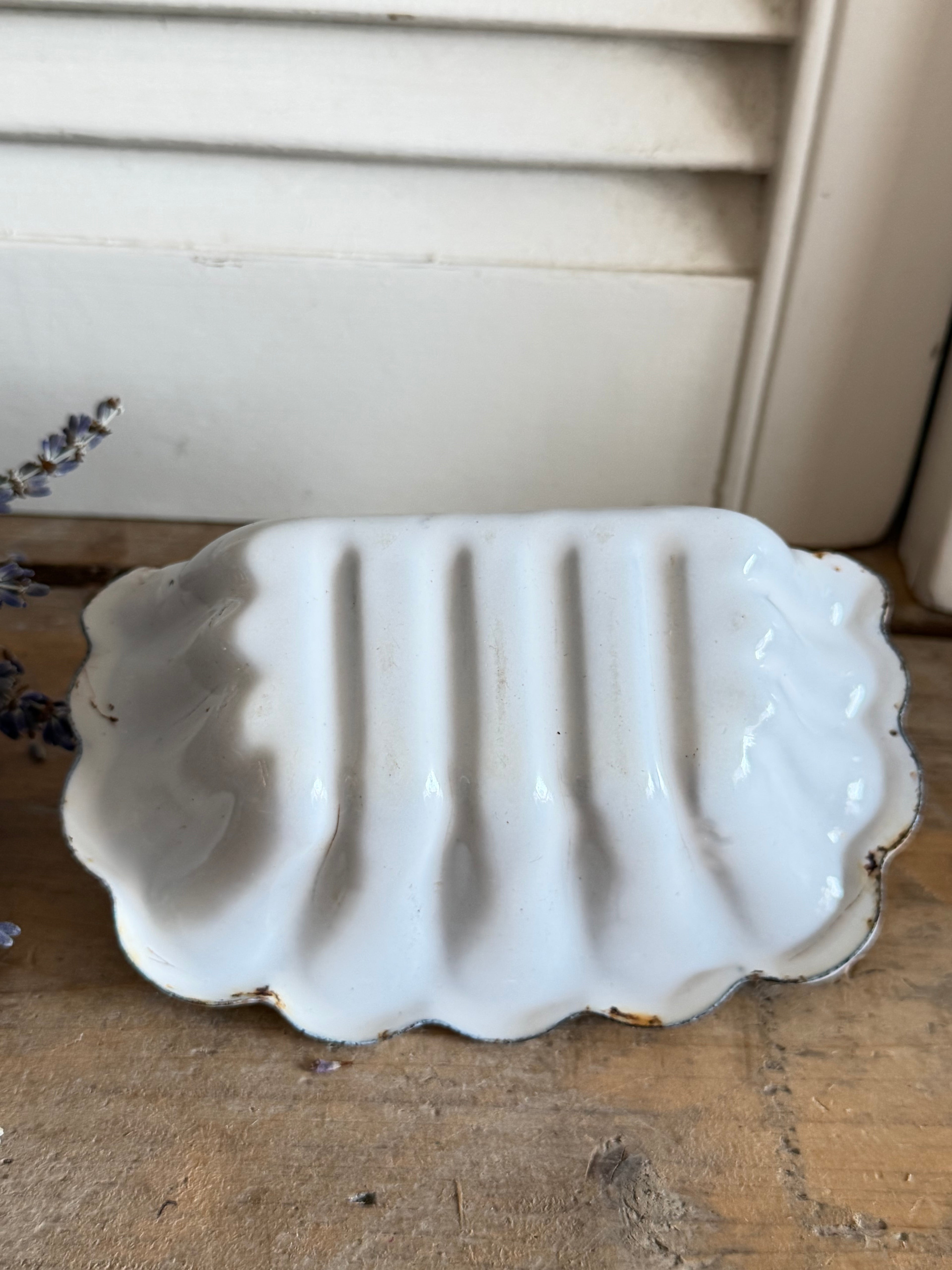 Vintage geëmailleerd wandbakje - landelijk keukenaccessoire