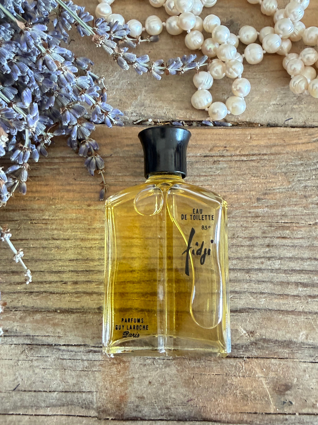 Vintage Guy Laroche Fidj, Fidji eau de toilette, vintage parfum, parfumverzamelaar, vintage parfumfles, boudoir decoratie, Guy Laroche Paris, Sofia&