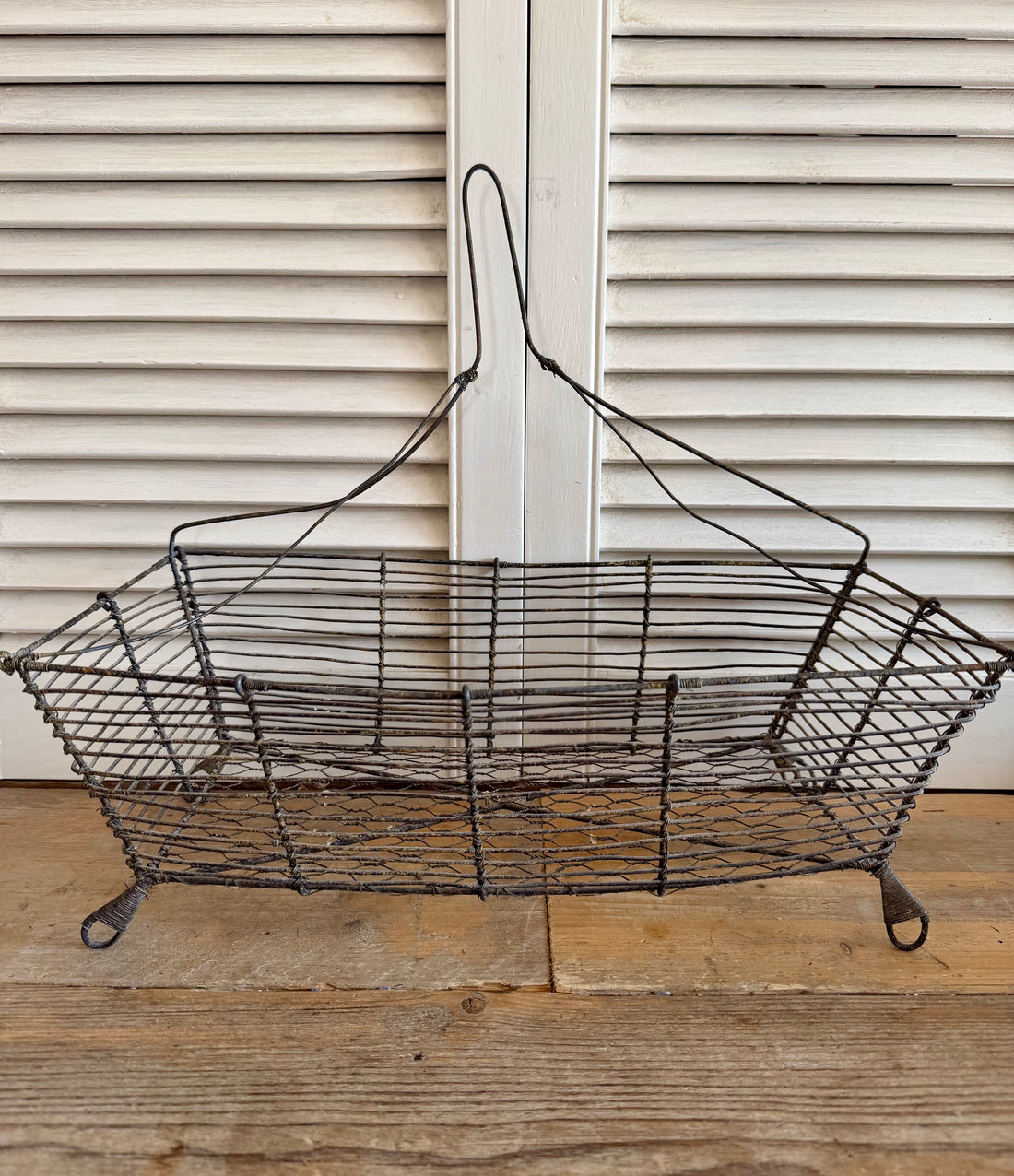 fil de fer mand, Franse draadijzeren hangmand, landelijke woondecoratie, vintage draadmand, Sofia&