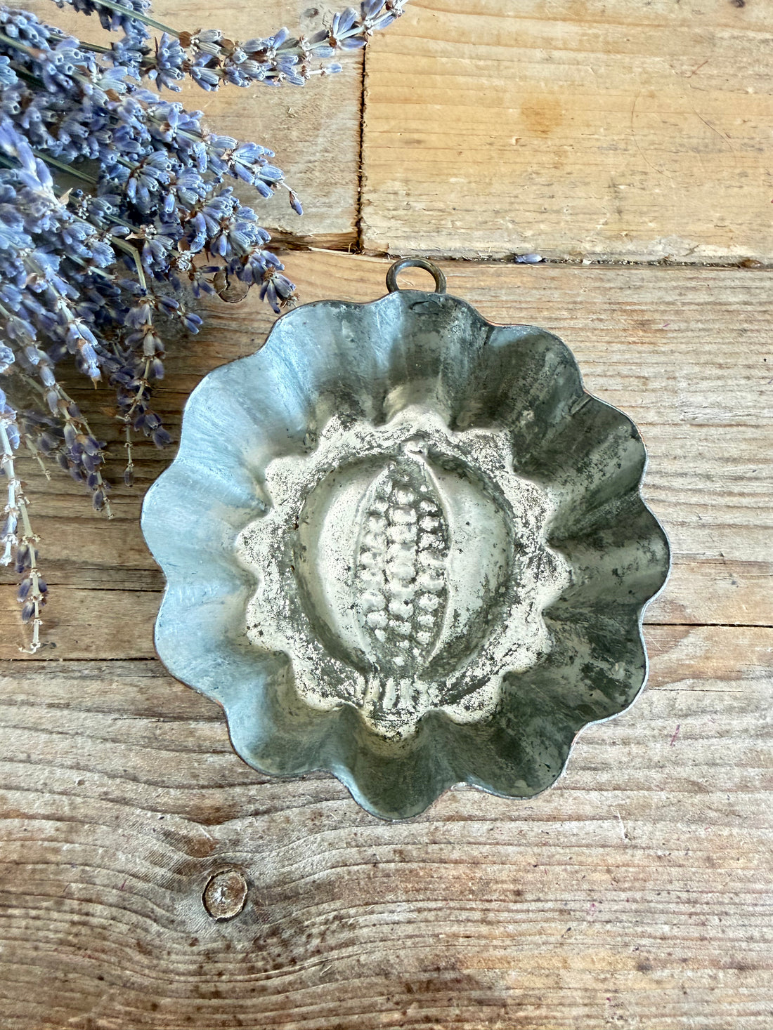 Vintage koperen bakvorm, koperen puddingvorm, cacaoboon bakvorm, brocante keuken, Franse landelijke keuken, vintage keukendecoratie, Sofia&