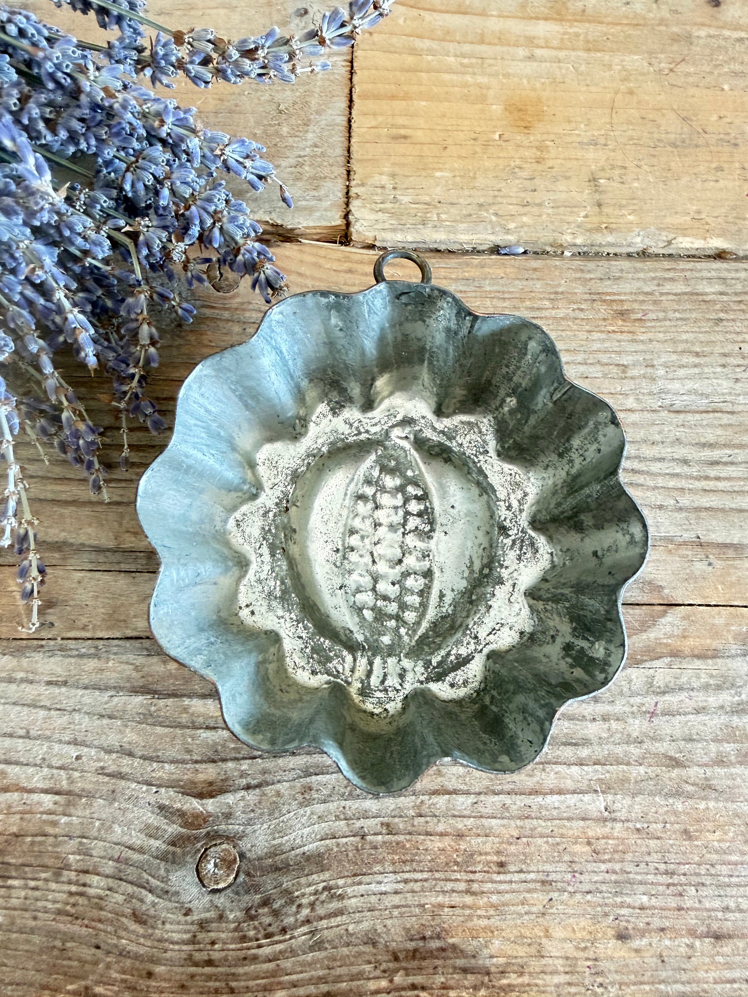 Vintage koperen bakvorm, koperen puddingvorm, cacaoboon bakvorm, brocante keuken, Franse landelijke keuken, vintage keukendecoratie, Sofia&