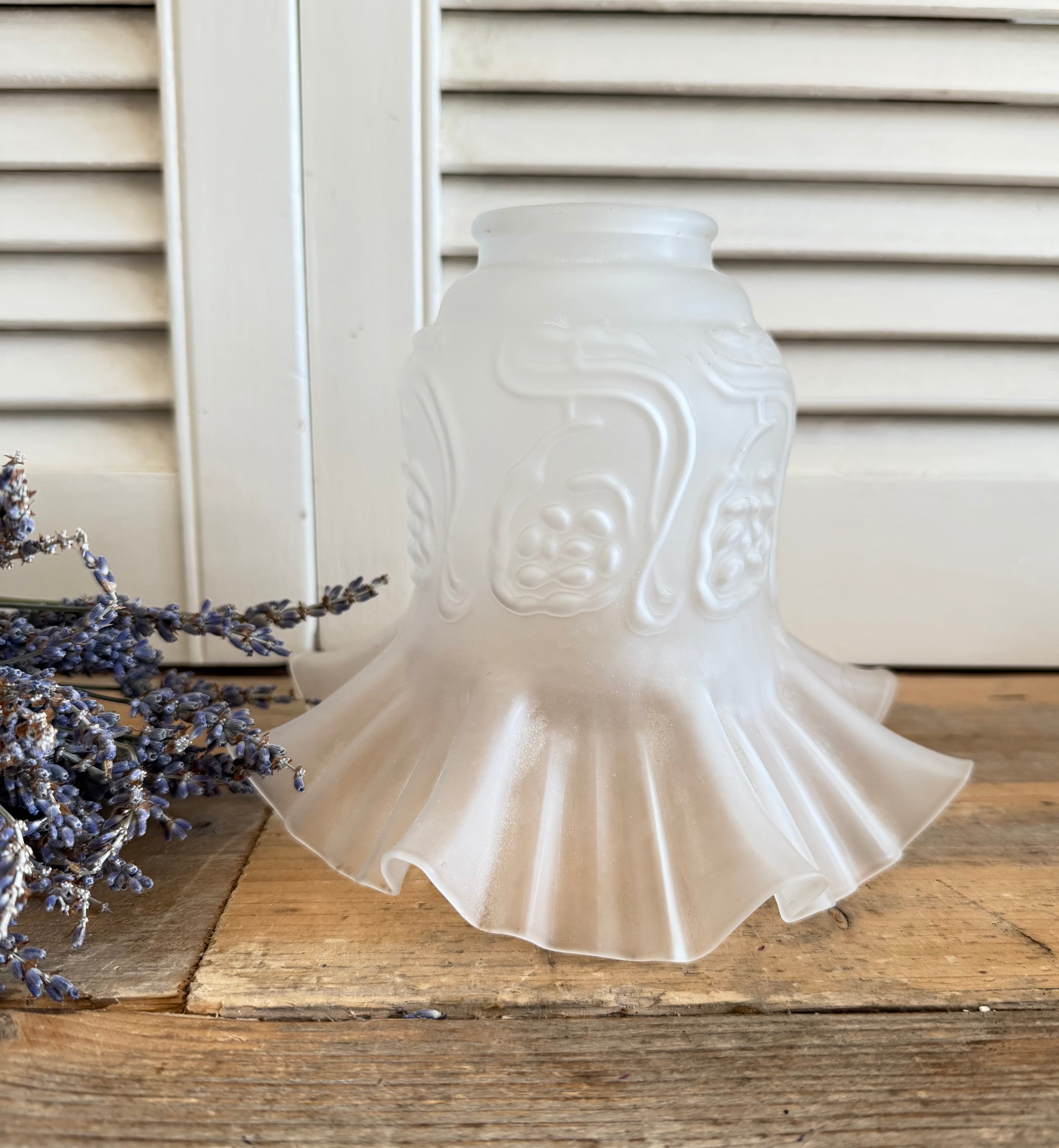Vintage lampenkap, matglazen lampenkap, glazen lampenkap, Art Nouveau stijl lampenkap, Franse landelijke woonstijl, brocante verlichting, Sofia&