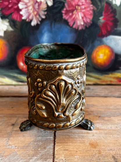 koperen bloempotje, bloempot leeuwenpootjes, vintage plantenpot, koperen plantenpot, retro interieurdecoratie, antieke bloempot, plantenpot koper, unieke plantenhouder, klassieke bloempot