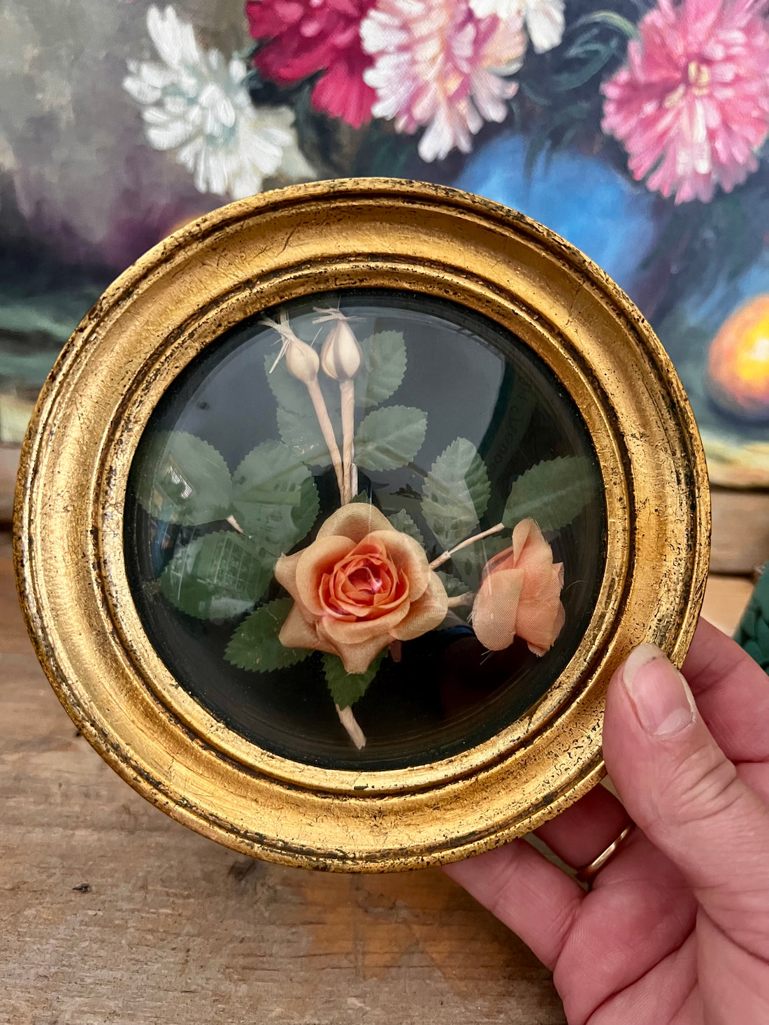 vintage lijstje, houten fotolijst, bolglas lijstje, lijstje met roosjes, goudkleurige lijst, romantisch fotolijst, retro lijstje, nostalgische woondecoratie