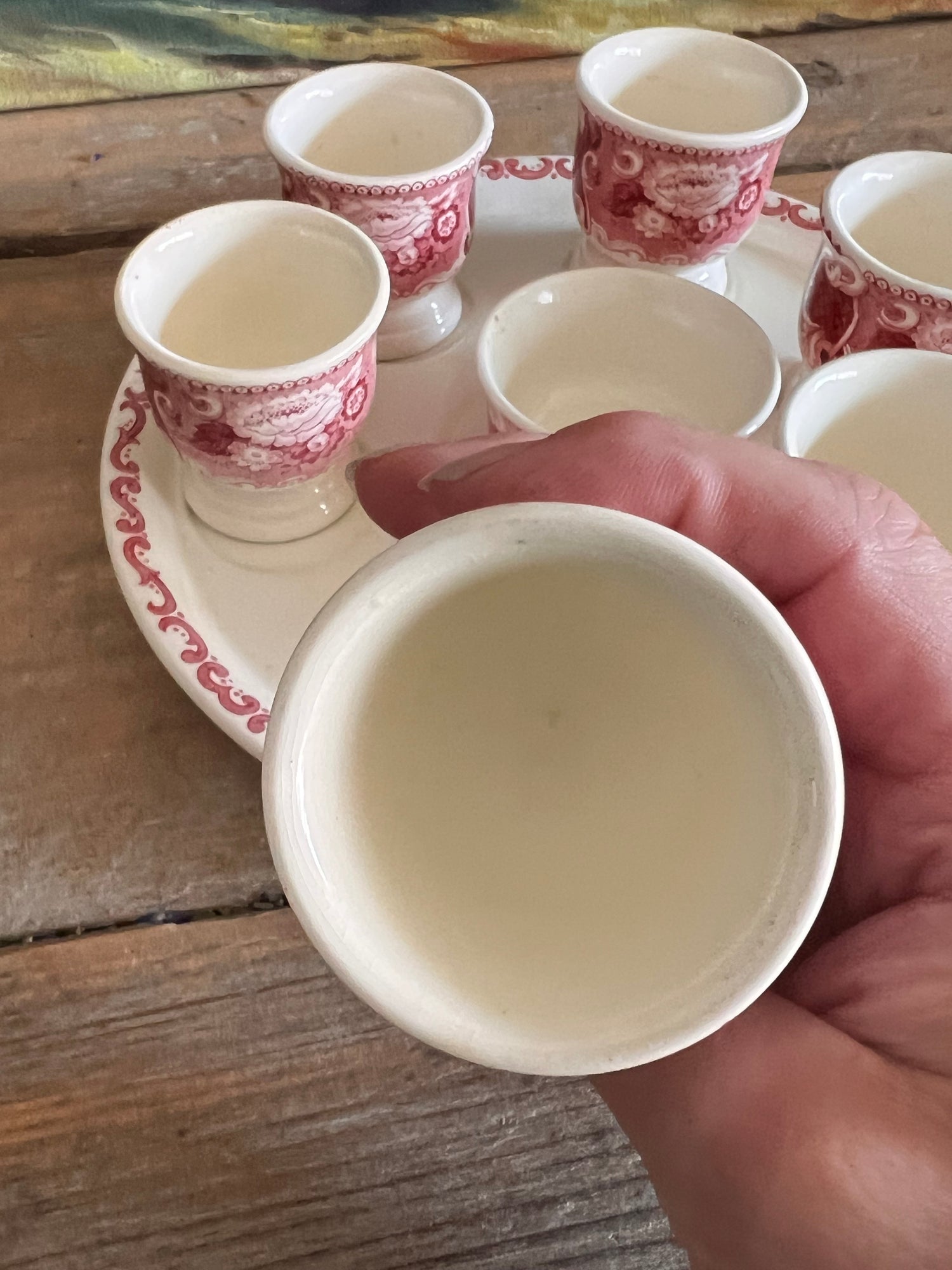 Societe Ceraique eierdopje, Victoria rood eierdopje, zoutvaatje aardewerk, keramiek Maastricht, vintage keramiek, eierdopje met zoutvaatje, Nederlands aardewerk, collectable eierdopje, keramiek webshop