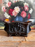 antieke Franse jardinière, gietijzeren plantenbak, vintage tuinornament, Franse gietijzeren jardinière, klassieke tuindecoratie, antiek gietijzer, tuinbak buiten, plantenbak gietijzer, decoratieve jardinière, Franse vintage tuinaccessoires
