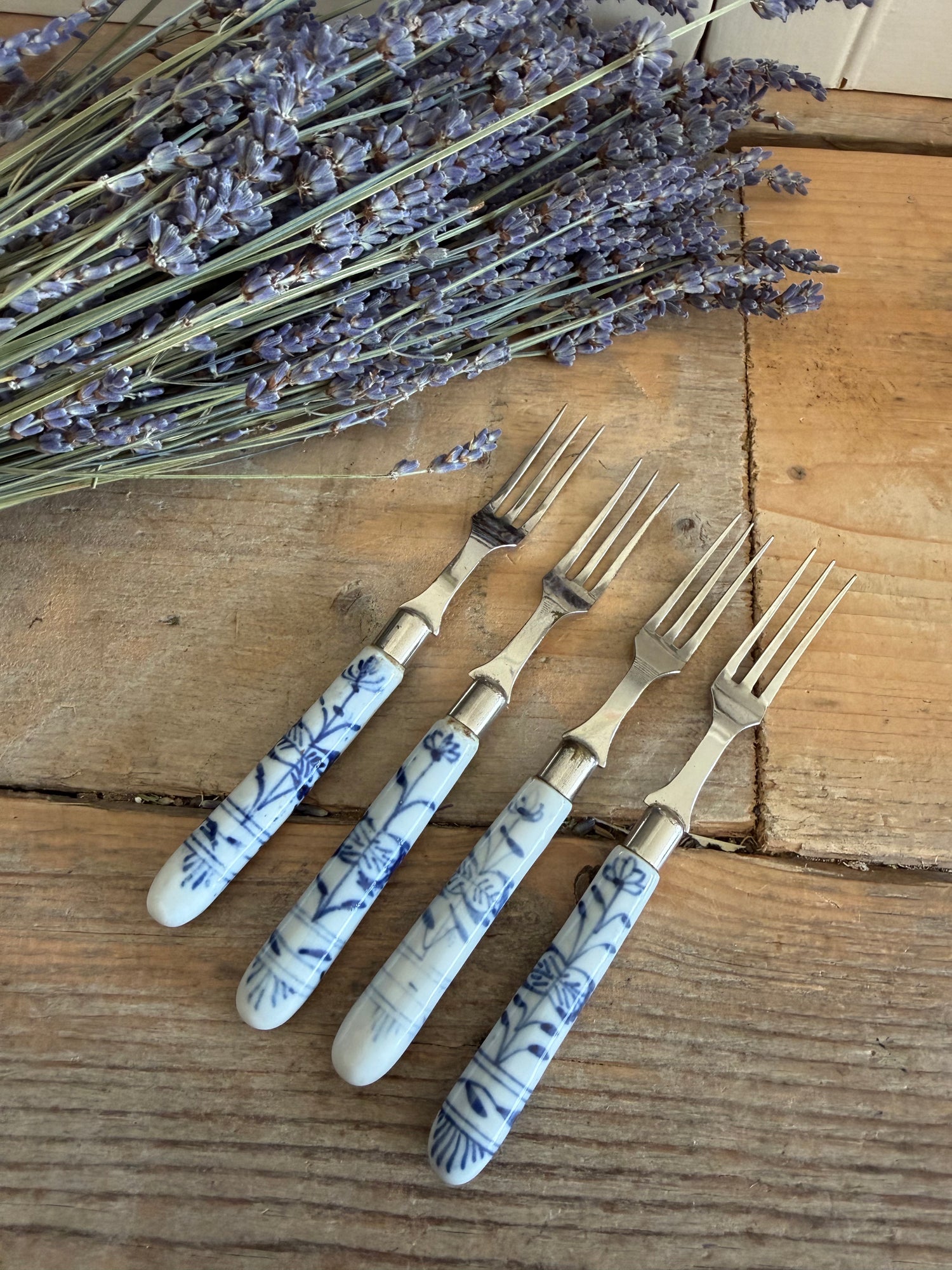 Vintage Zwiebelmuster vorkjes, taartvorkjes, dessertvorkjes, blauw wit bestek, porseleinen handgrepen,Blue Onion bestek, vintage bestek, Sofia&