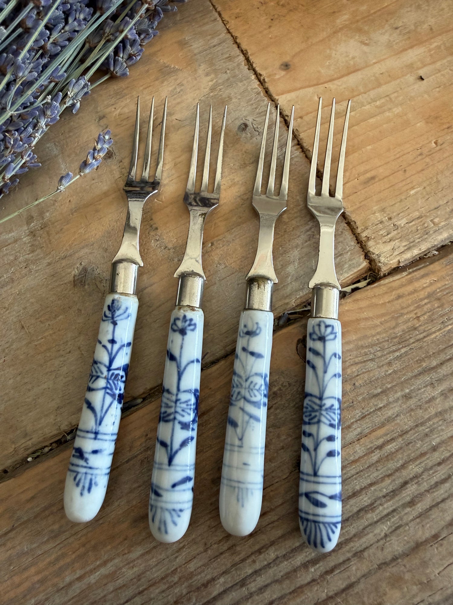 Vintage Zwiebelmuster vorkjes, taartvorkjes, dessertvorkjes, blauw wit bestek, porseleinen handgrepen,Blue Onion bestek, vintage bestek, Sofia&