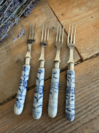 Vintage Zwiebelmuster vorkjes, taartvorkjes, dessertvorkjes, blauw wit bestek, porseleinen handgrepen,Blue Onion bestek, vintage bestek, Sofia&