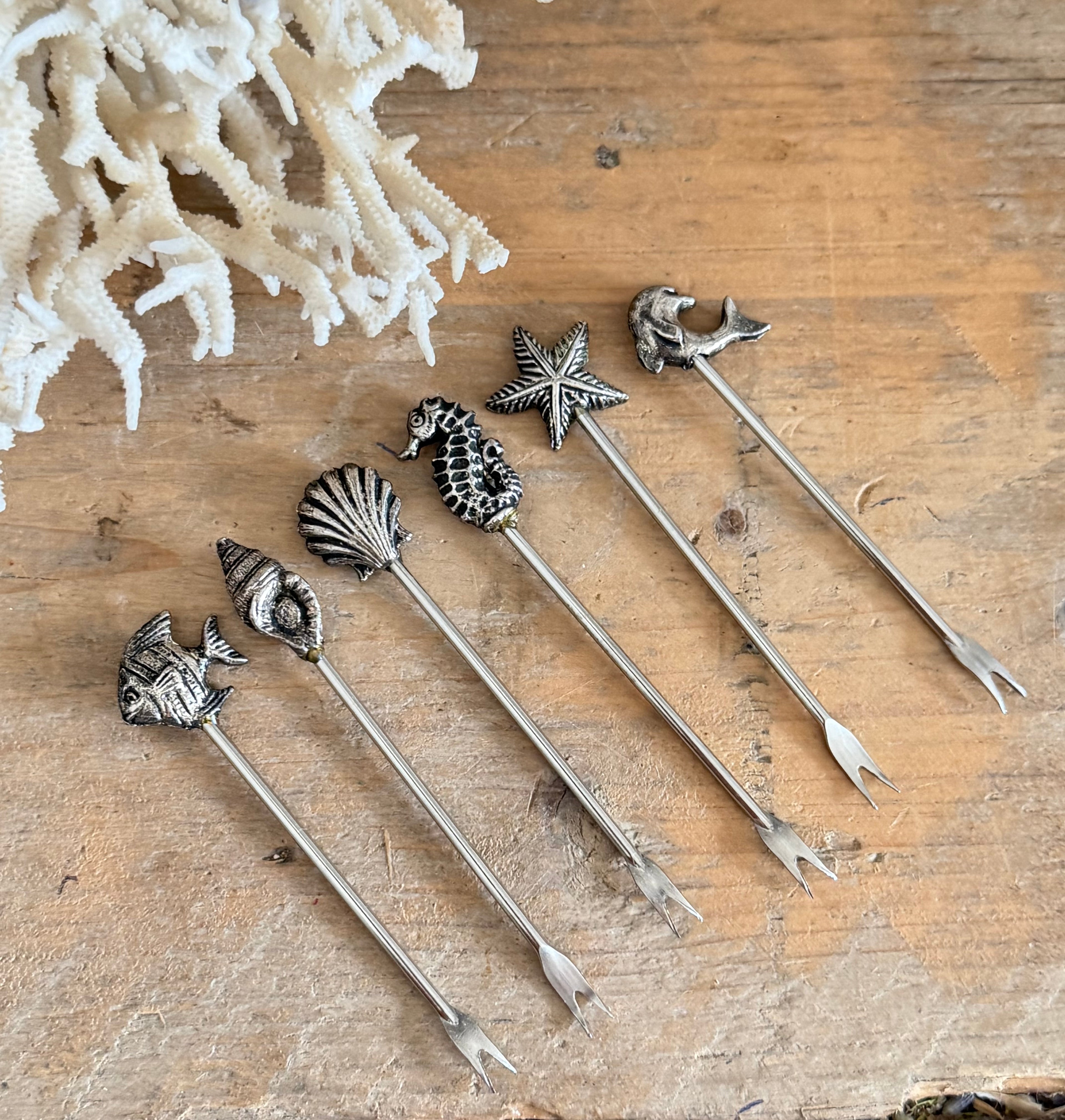 Vintage cocktailprikkers, vishouder, cocktailprikker set, zeedieren, Franse brocante, vintage borrelaccessoires, tapas prikkers, retro cocktailset, Sofia&