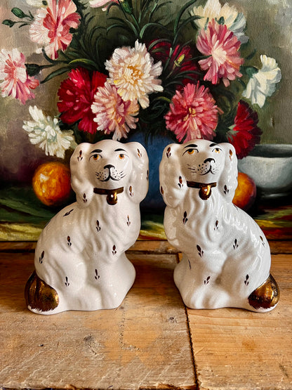 Staffordshire hondjes, Staffordshire hondjes replica, aardewerk Staffordshire hondjes, Engelse hondjes beeldjes, vintage decoratie hondjes, klassieke interieurdecoratie huwelijkscadeau Wally dugs hoeren hondjes