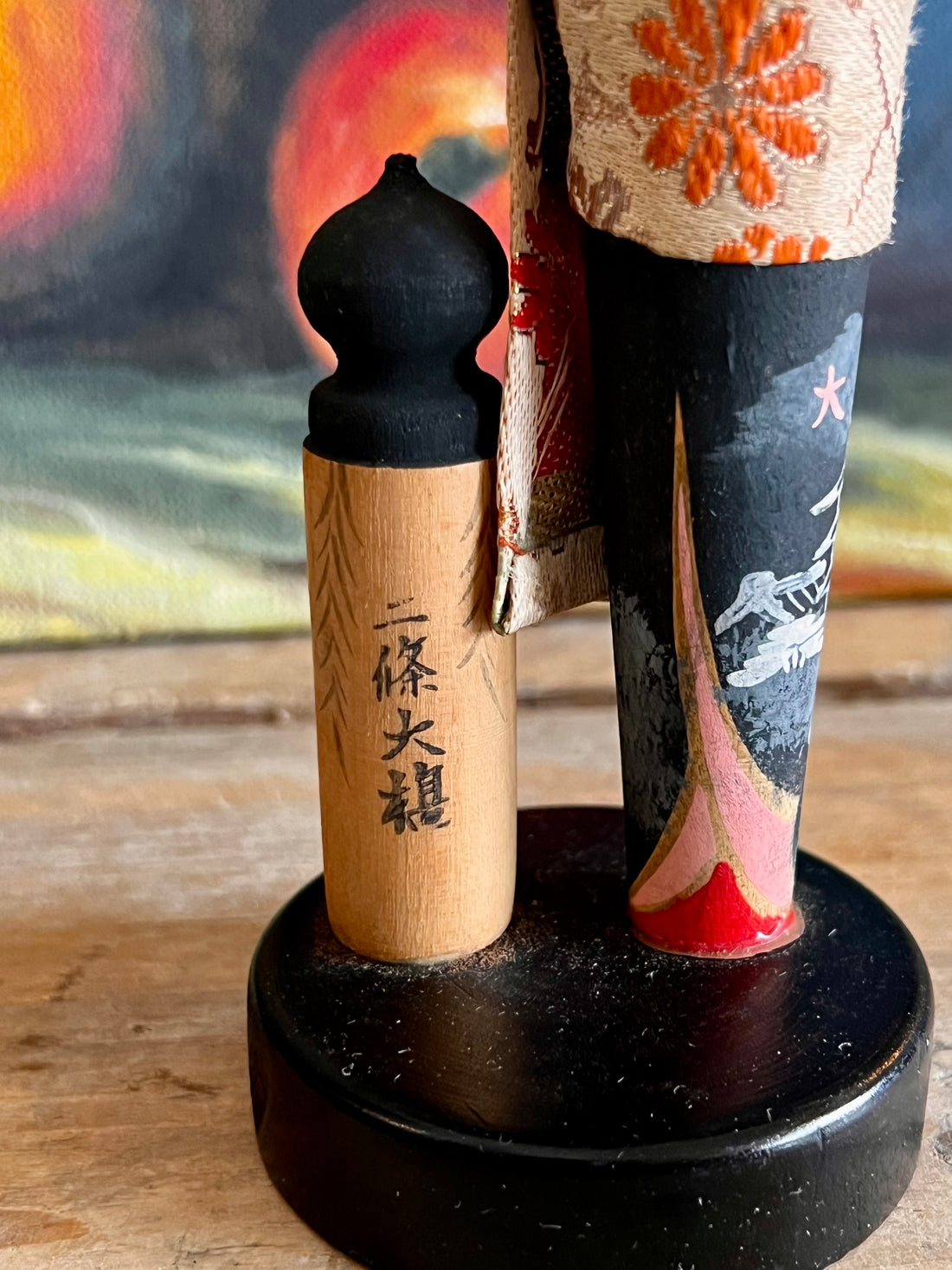 Traditionele kokeshi pop in kimono jaren 60