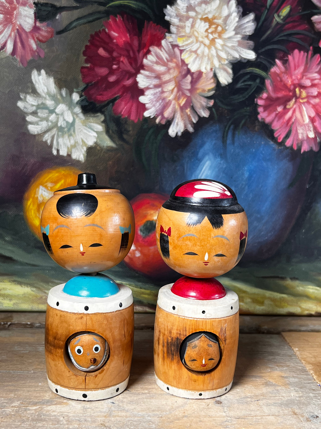 &amp;nbsp;Vintage Kokeshi poppen Kobe, handgemaakte Kokeshi Japan, vintage Japanse pop, Kokeshi collectibles, traditionele Kokeshi pop, Japanse houten pop, Kobe pop collectie, Japanse vintage decoratie, retro Kokeshi poppen, handgeschilderde Kokeshi
