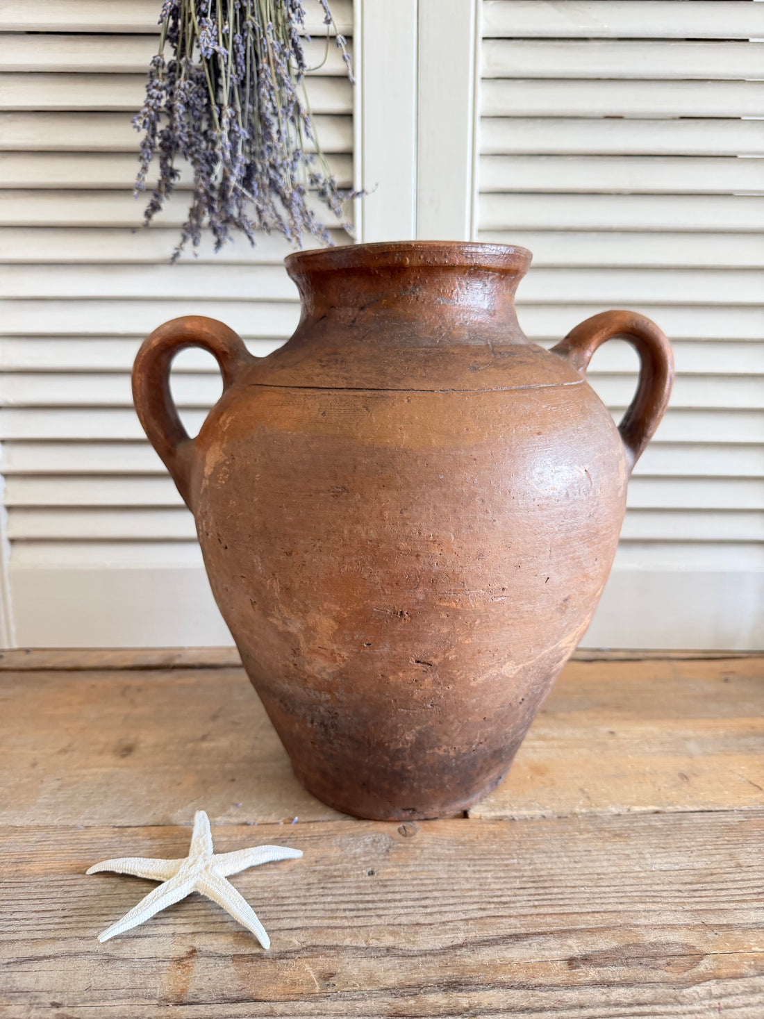 antieke terracotta kruik, Franse kruik, olijfkruik, wijnkruik, landelijke decoratie, authentiek aardewerk, Provence stijl, mediterrane woonaccessoires, amphora, Sofia&