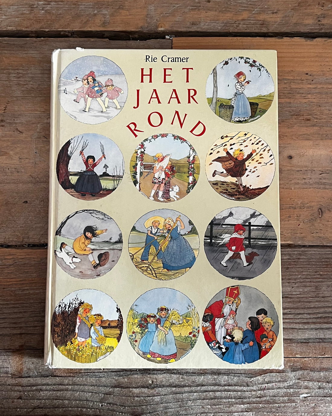 Kinderboek seizoenen, Rie Cramer boek, Het hele jaar rond boek, klassieke kinderboeken Nederland, kinderpoëzie, educatief kinderboek, natuur door het jaar, cadeau kinderboek, nostalgisch kinderboek illustraties, seizoensverhalen kinderen.