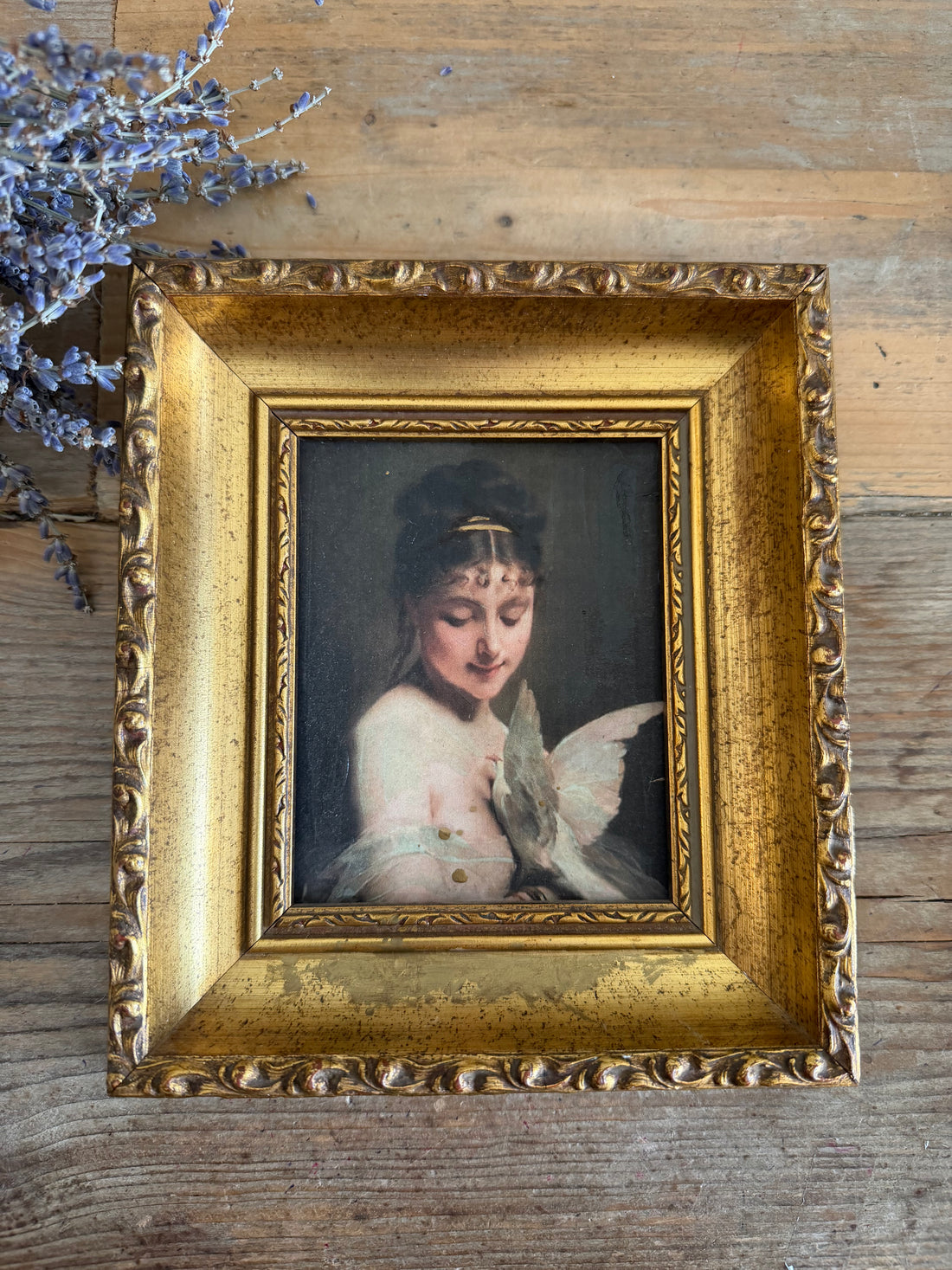 Frans portret, romantisch schilderij, goudkleurige lijst, vintage wanddecoratie, klassieke wandkunst, Franse brocante, boudoir decoratie, gallery wall, Sofia&
