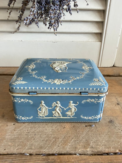 Vintage blauw blik, oud opbergblik, wedgwoodstijl, blauw wit blik, brocante opbergdoos, vintage blik, brocante opbergdoos, Sofia&