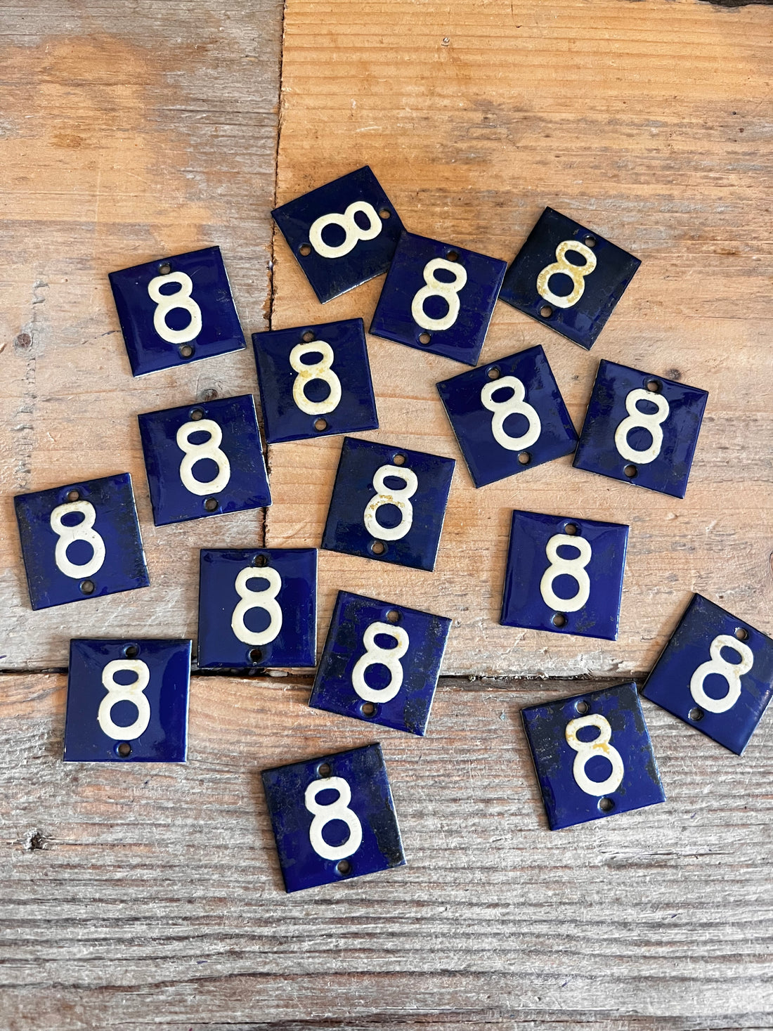 Emaille plaatjes met nummer 8