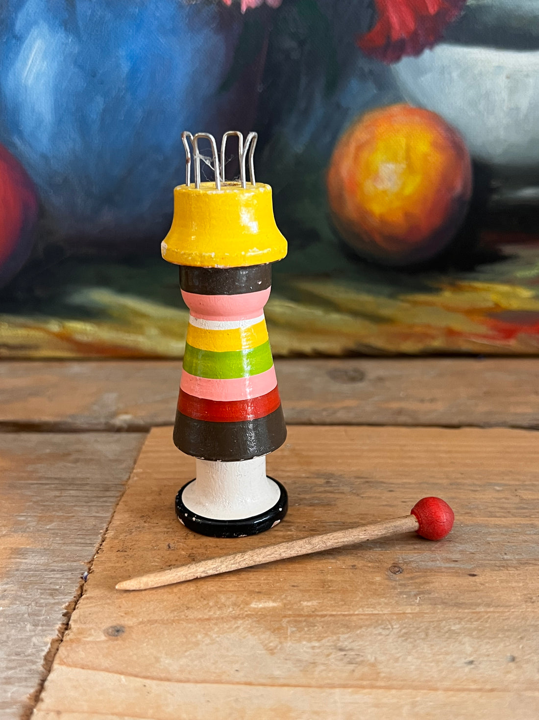 Retro punnik poppetje met houten punnikpen