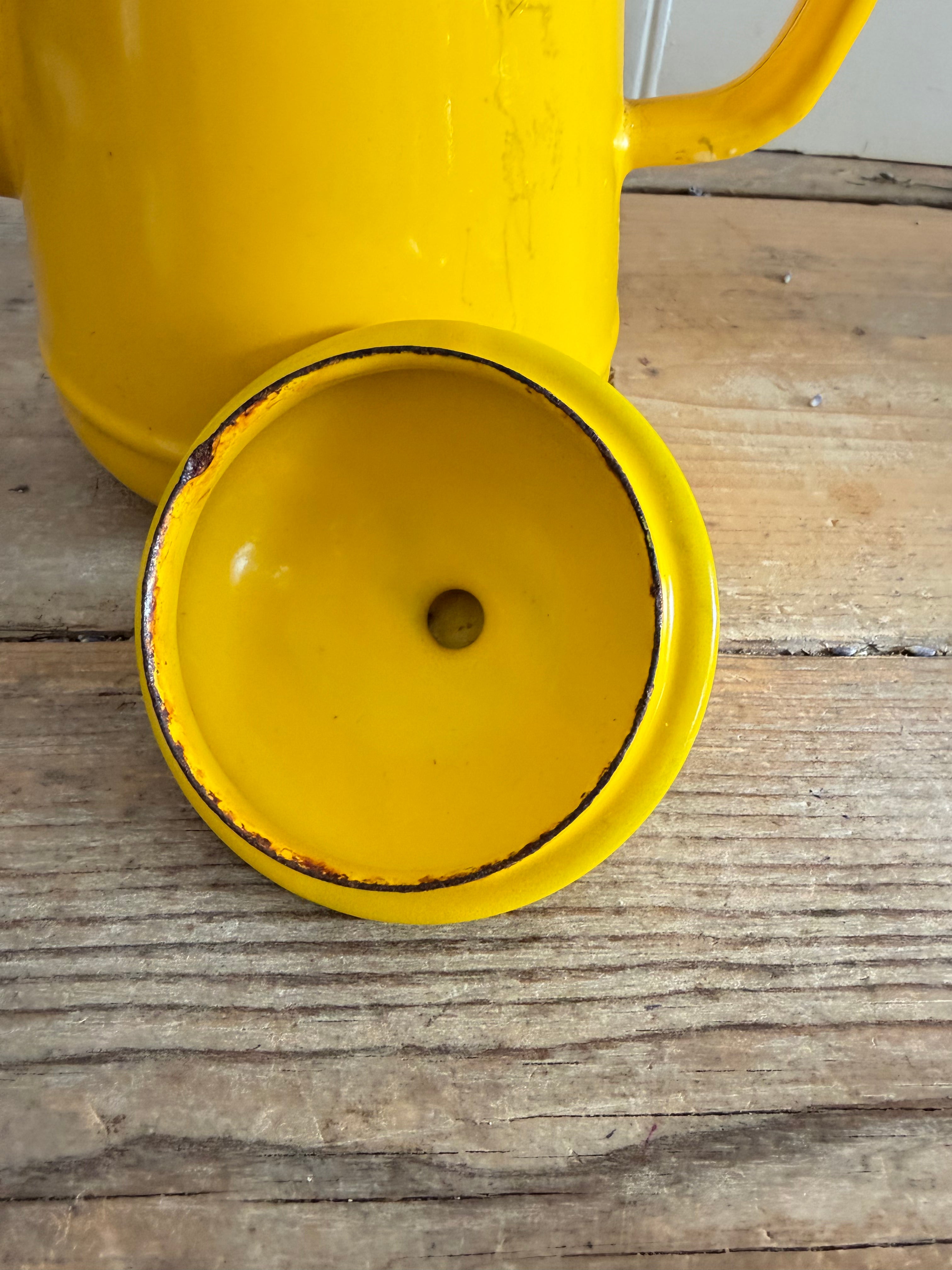 Emaille, emaille koffiepot, vintage emaille koffiepot, gele koffiepot, retro, jaren 70, Sofia&