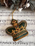 geborduurd kerstornament kroon, Buckingham Palace kerstdecoratie, groene kerstversiering, luxe kerstornament, kerstbal kroonvorm, elegante kerstversiering, kerstboom ornament geborduurd